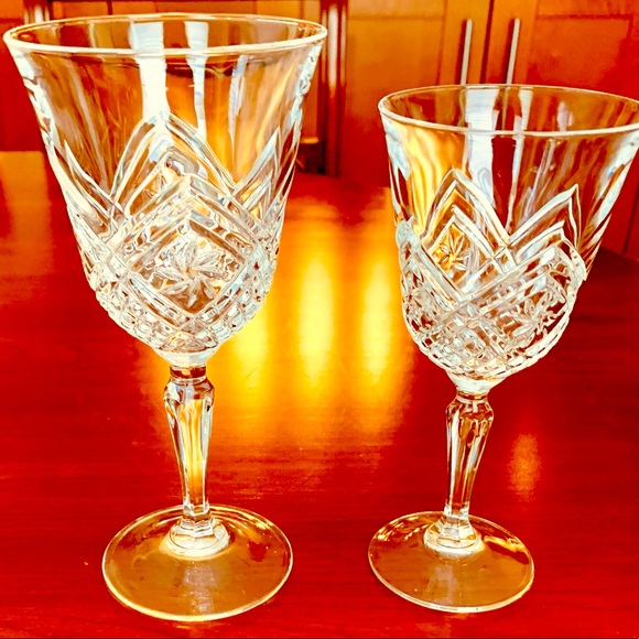 Set of 12 gorgeous cut-to-clear wine glasses red wine white wine water glasses - Picture 2 of 14
